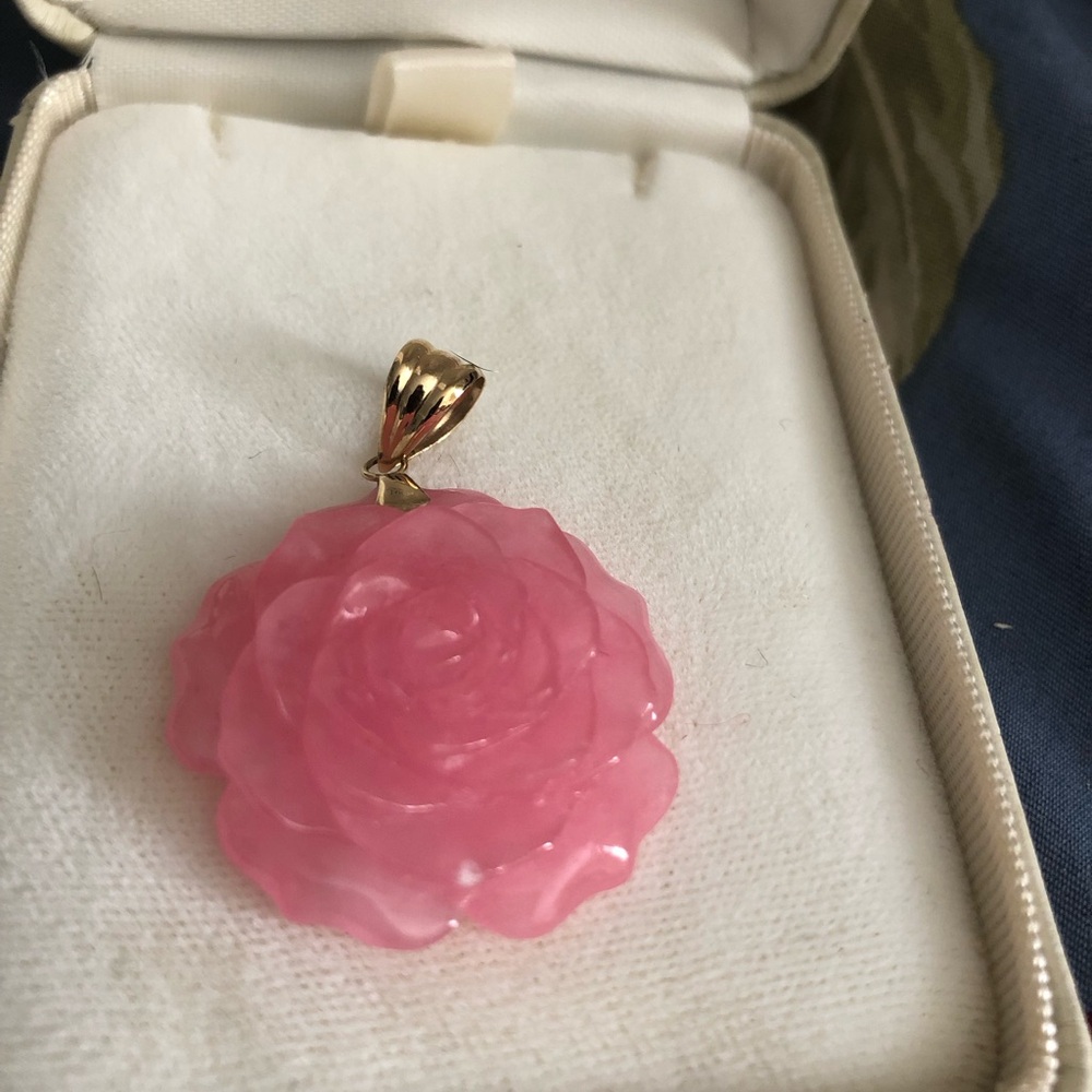 A pink Rose 🌹 Quartz pendant with 14k on top very Beautiful 🤩 - Picture 3 of 7